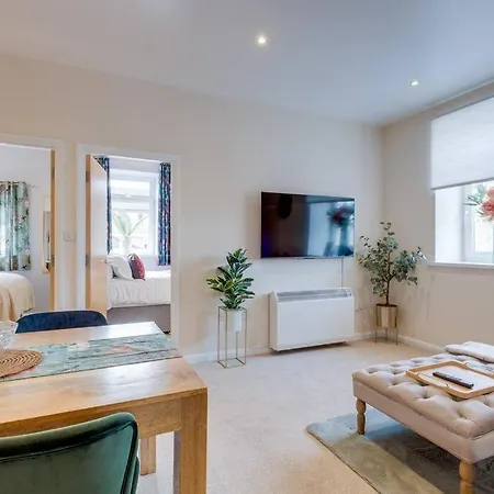 Stylish Modern Town Centre Flat Apartment Carterton Exterior photo
