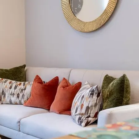 Stylish Modern Town Centre Flat Apartment Carterton Exterior photo