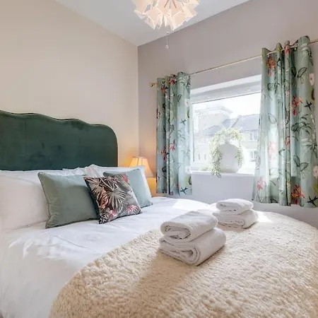 Stylish Modern Town Centre Flat Apartment Carterton Exterior photo
