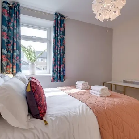Stylish Modern Town Centre Flat Apartment Carterton Exterior photo