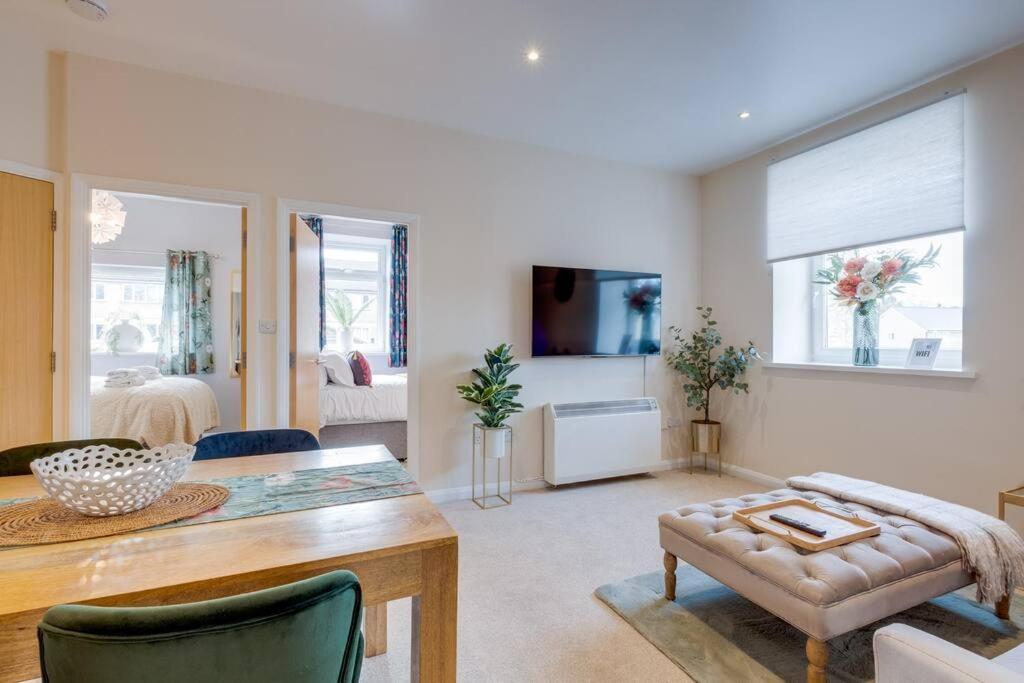 Stylish Modern Town Centre Flat Apartment Carterton