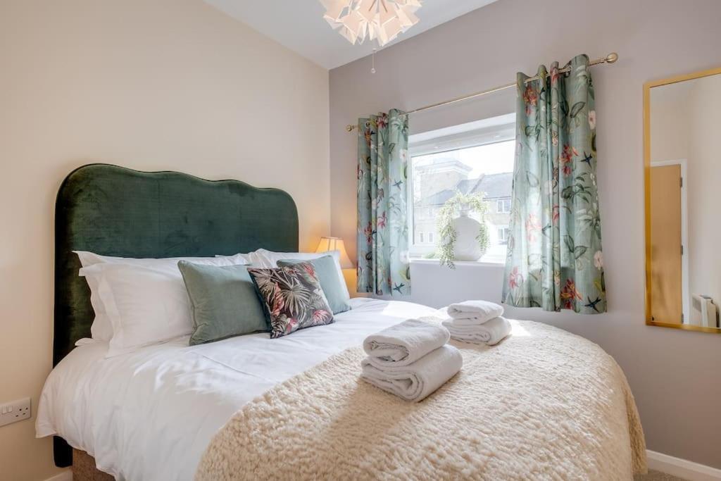 Stylish Modern Town Centre Flat Apartment