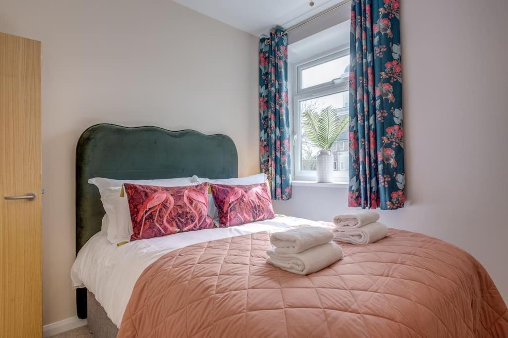 Stylish Modern Town Centre Flat *