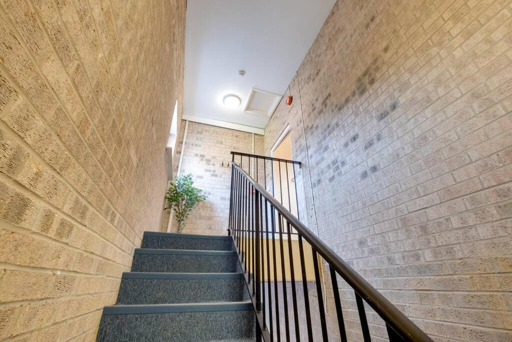 Stylish Modern Town Centre Flat *