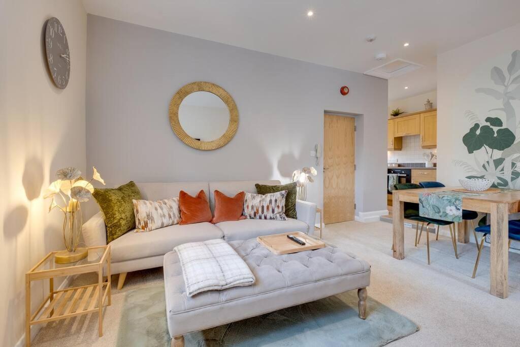 Apartment Stylish Modern Town Centre Flat